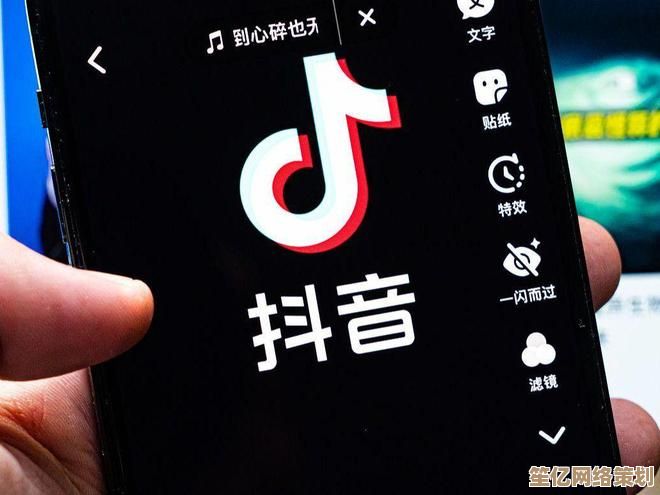 抖音电脑网页版全新上线，随时随地畅享海量短视频精彩内容！