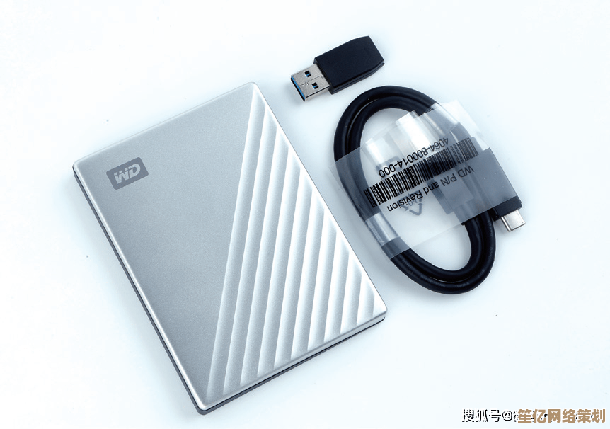 便携高速WD移动硬盘，数据安全随身行，存储空间自由掌控！