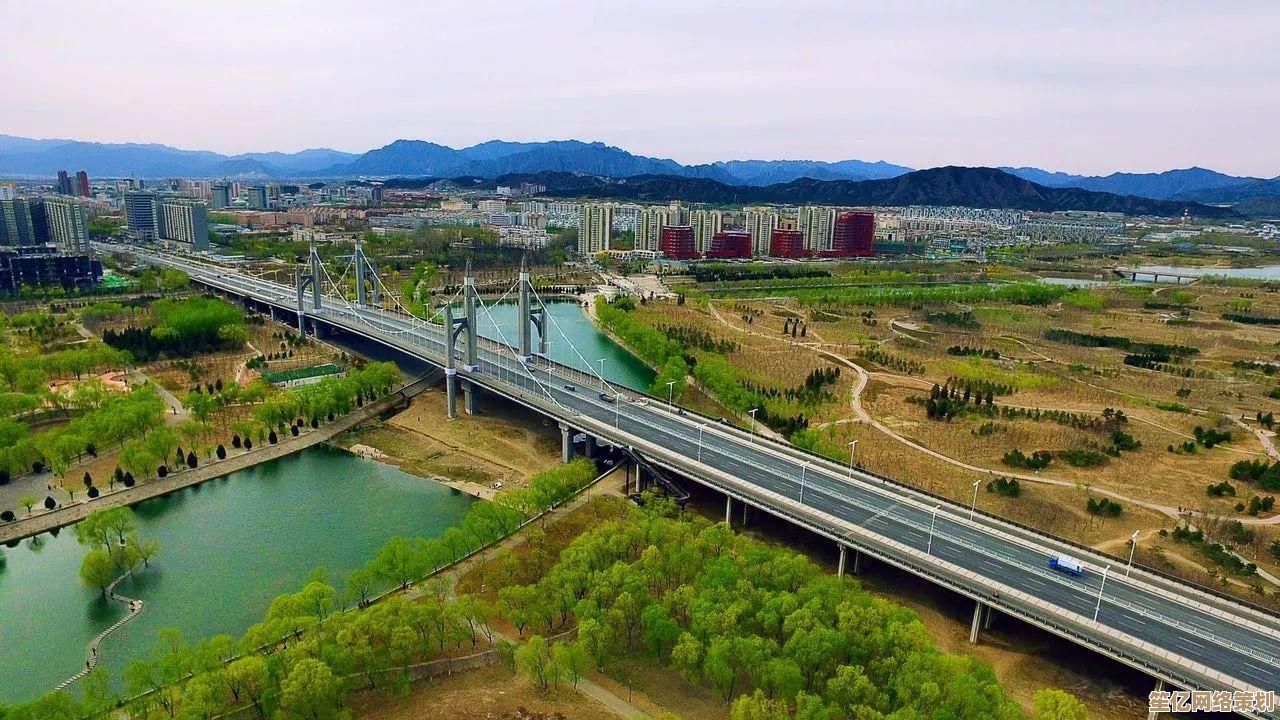 未来科技融合古风设计，2025年限定华夏千秋时装获取指南！