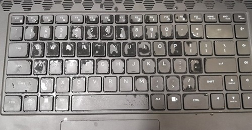 遭遇笔记本键盘液体泼洒？七步自救指南迅速恢复使用功能