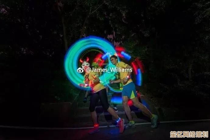 2025年般若全新赛博霓虹皮肤「荧光照夜」登场，暗夜流光点亮平安京！