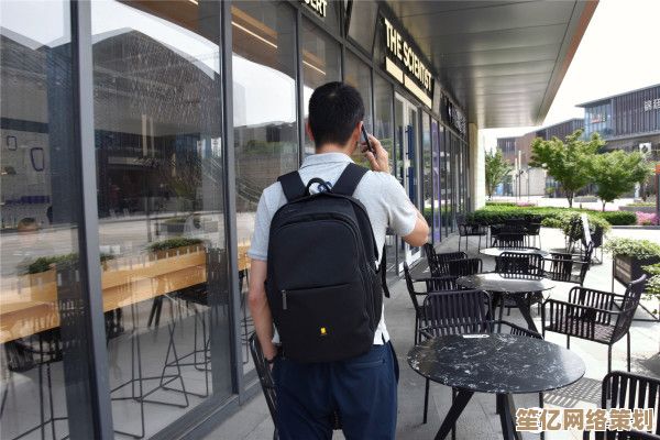 舒适贴心电脑背包，轻便出行同时提供周全保护与便捷体验