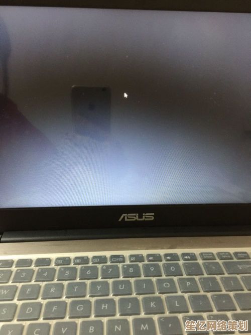 电脑黑屏只剩鼠标箭头？这些实用解决方法帮你快速恢复屏幕显示