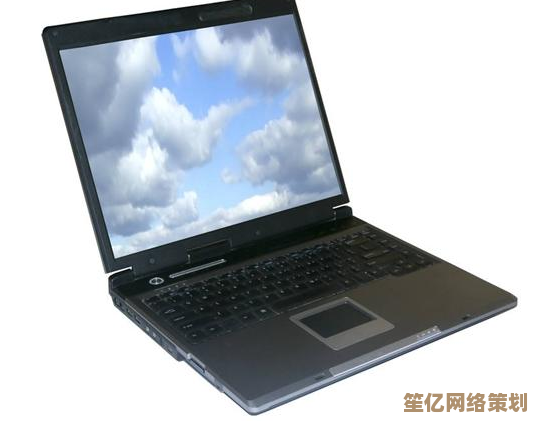 小鱼教您快速处理显示器闪黑屏故障，详解电脑屏幕闪烁原因与自救步骤