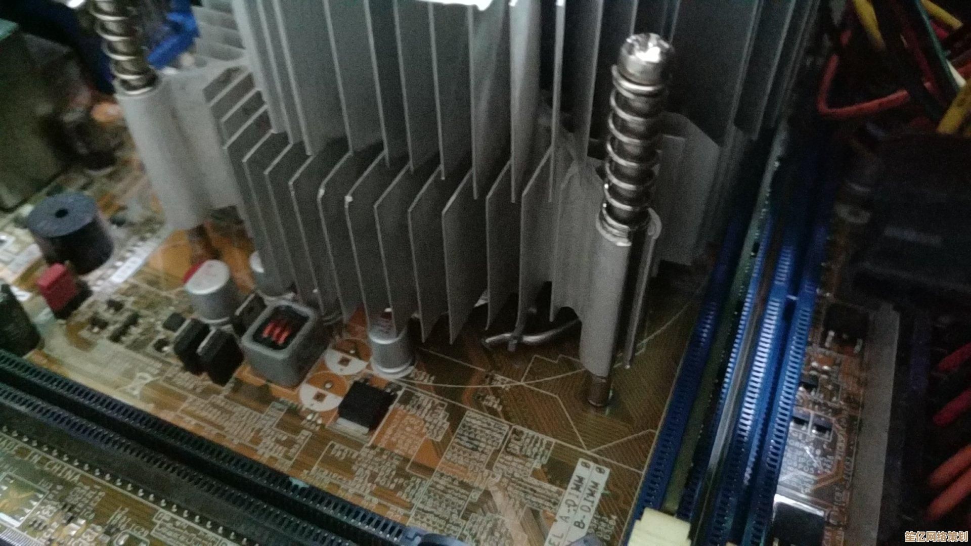深入解析硬件信息：CPU-Z助你全面掌握电脑性能，成为DIY玩家必备神器
