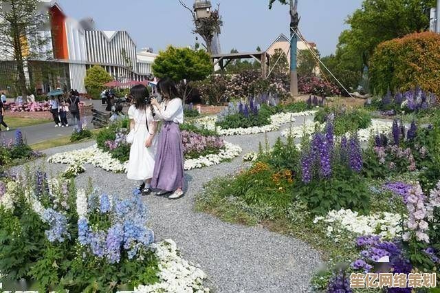 踏入未来花境！2025手游寻花暗光交织生态探秘新篇章
