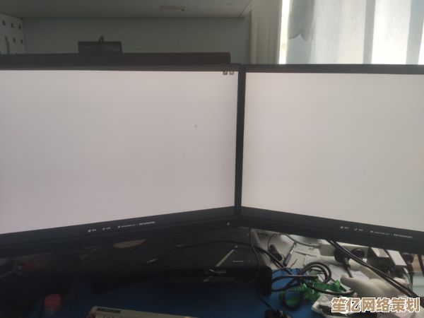 显示器出现色差别慌张，小鱼教您几步解决电脑屏幕变色困扰