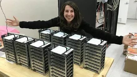 大容量500g硬盘高速传输，轻松存储各类文件，工作娱乐更高效