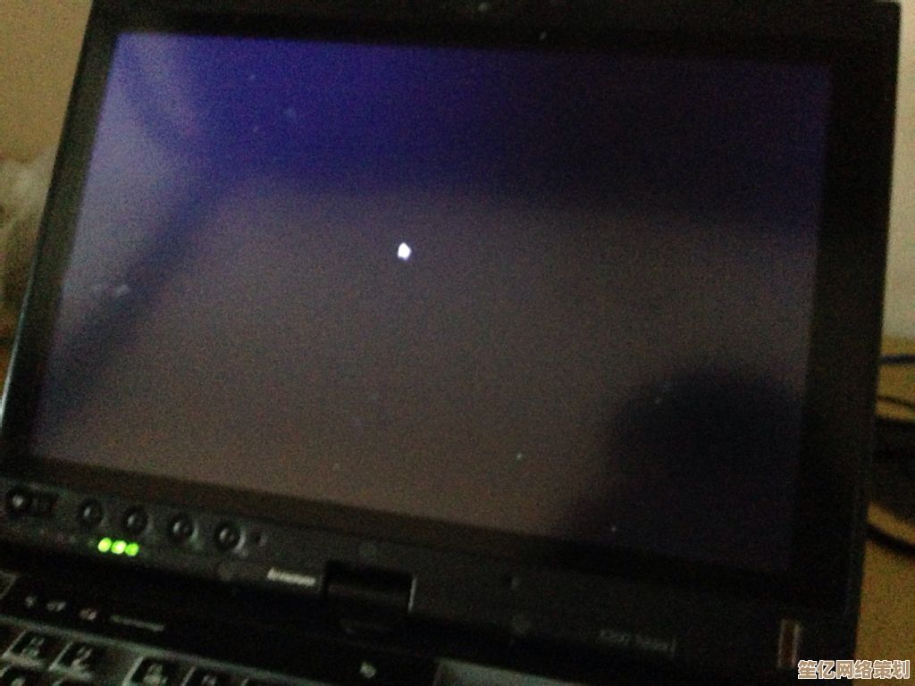 笔记本启动后屏幕无显示？详细诊断与自救方案助你快速解决
