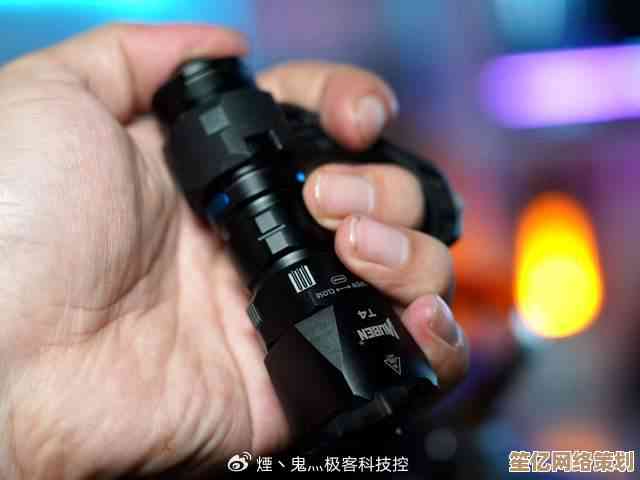 高品质便携手电，守护您夜晚出行的安全与便利