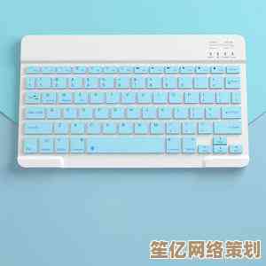 轻巧无线键盘随身带，办公效率倍增更自在