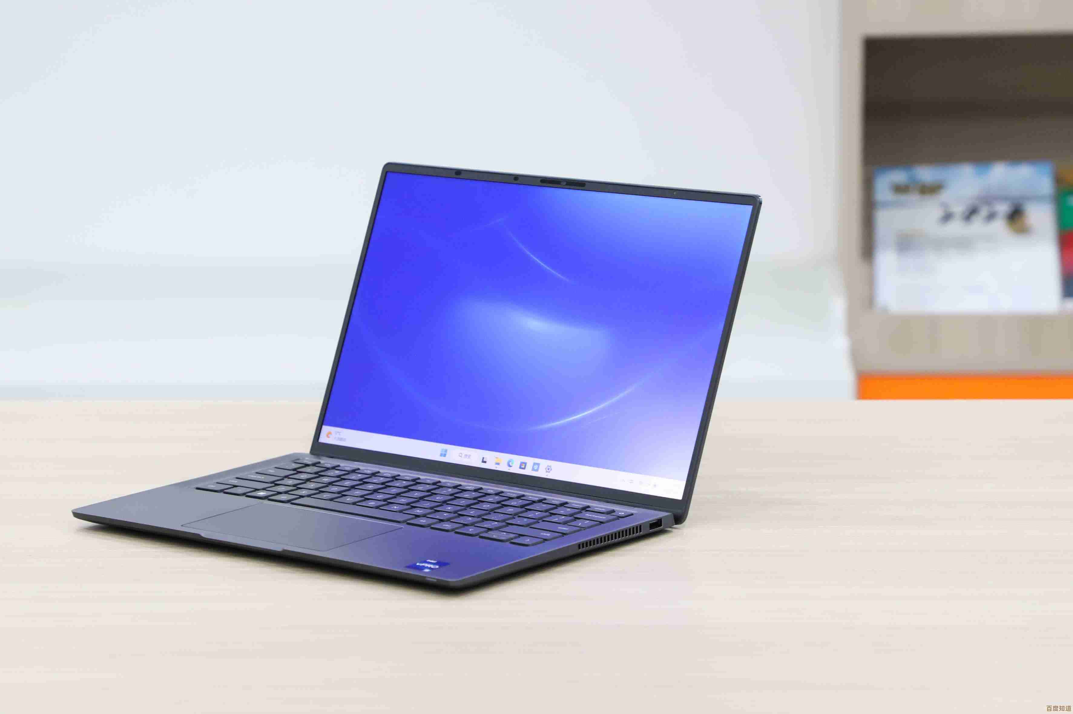 选择戴尔高性能轻薄笔记本,让移动办公更智能、更流畅、更高效 选择戴尔高性能轻薄笔记本,让移动办公更智能、更流畅、更高效