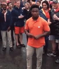 地铁逃生选门别慌跟我走这条路概率更安全