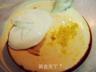 玩着游戏想着柠檬芝士蛋糕的做法，边探索配方边翻食谱，好奇心停不下