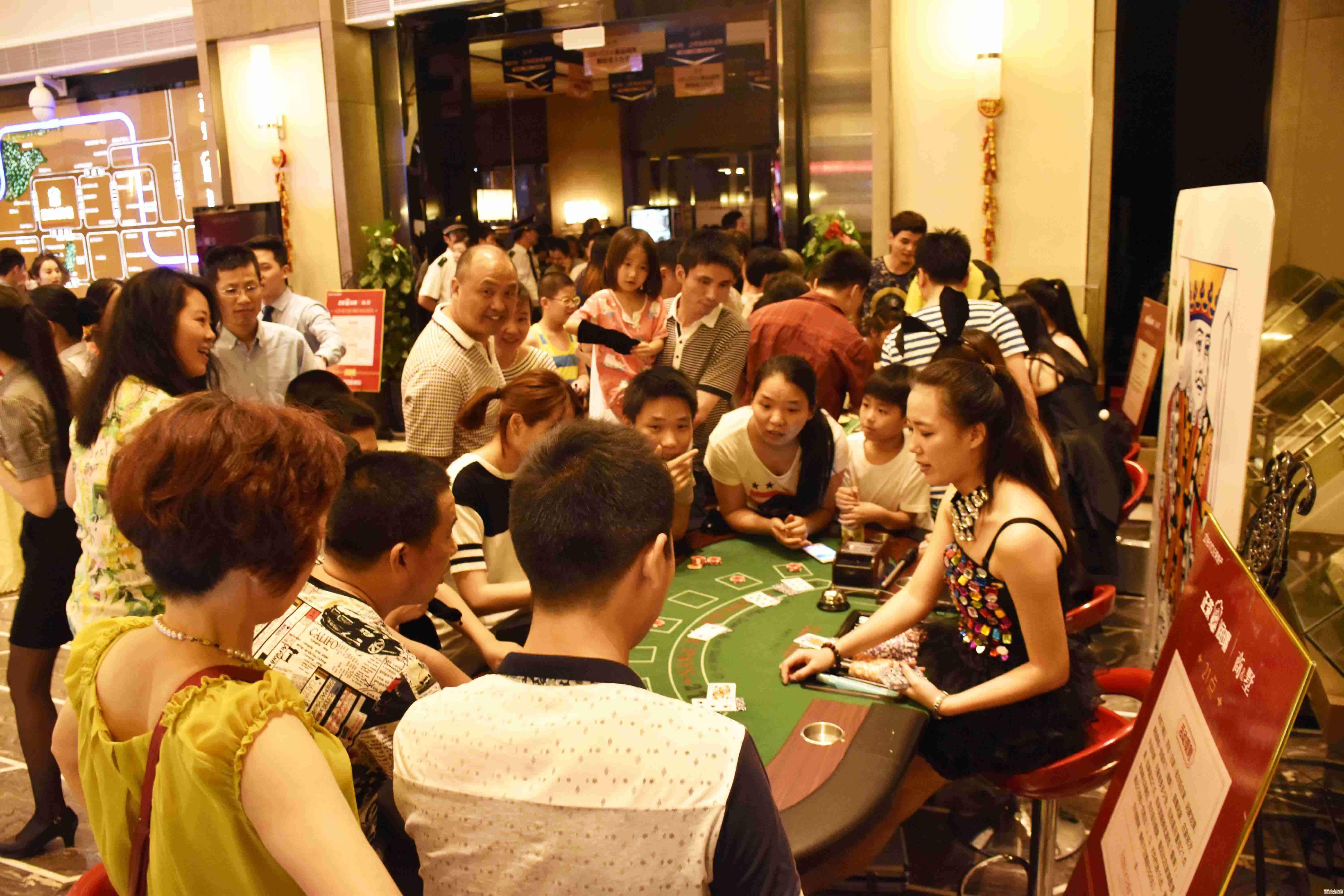 与好友相聚面对面棋牌游戏，体验纸牌竞技的温馨与刺激