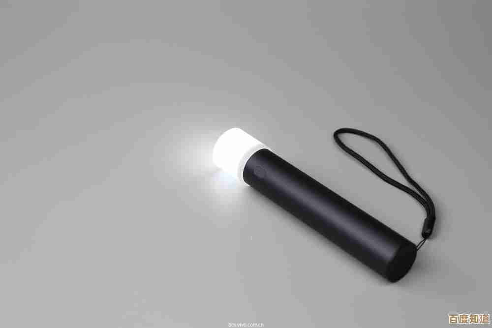 轻巧便携,照亮未知角落—多功能手电筒让你在黑夜中自信前行 轻巧便携,照亮未知角落—多功能手电筒让你在黑夜中自信前行