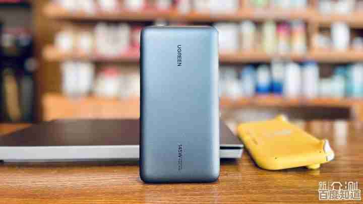 高效能移动充电宝，无论出行或日常皆可快速补充设备电量
