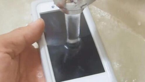 别慌！手机意外进水？详细自救方法在此公开