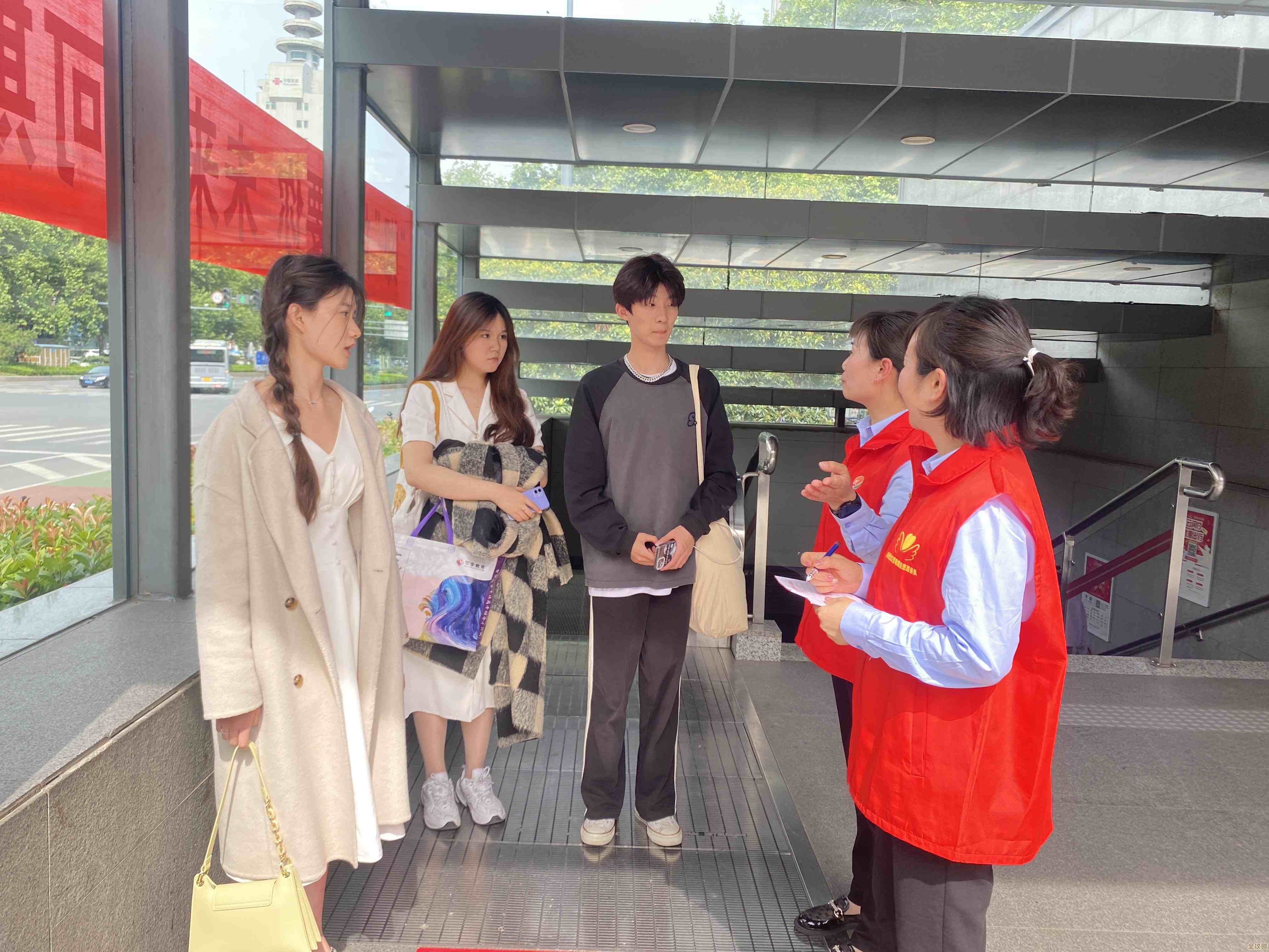 借助GPS导航软件,开启智能出行新时代,精准指引、省时便捷 借助GPS导航软件,开启智能出行新时代,精准指引、省时便捷