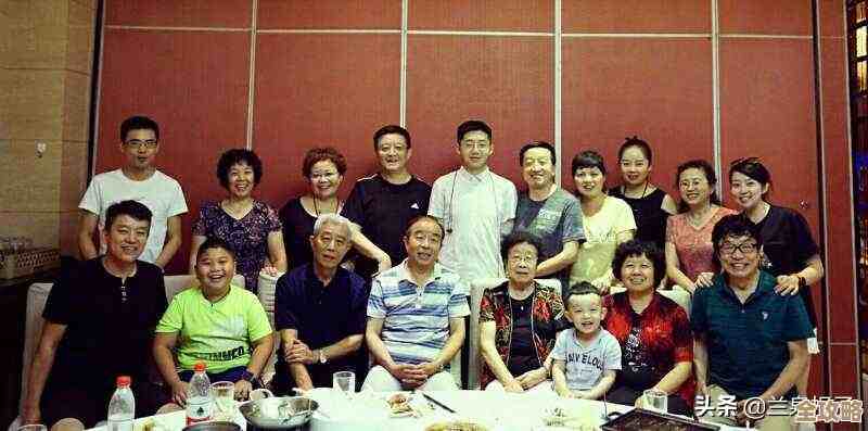 无限暖暖里那件冰河之痕属性咋样，顺带说下优缺点…