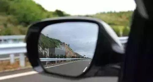 实习期驾驶人上高速要不要有人陪着啊规矩到底是怎样 实习期驾驶人上高速要不要有人陪着啊规矩到底是怎样